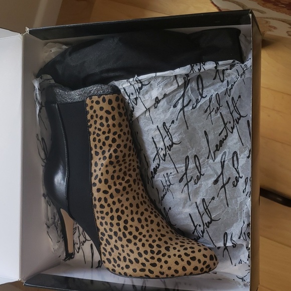WHBM Blaze Leopard Ankle Boots EUC 8.5 - Picture 3 of 9